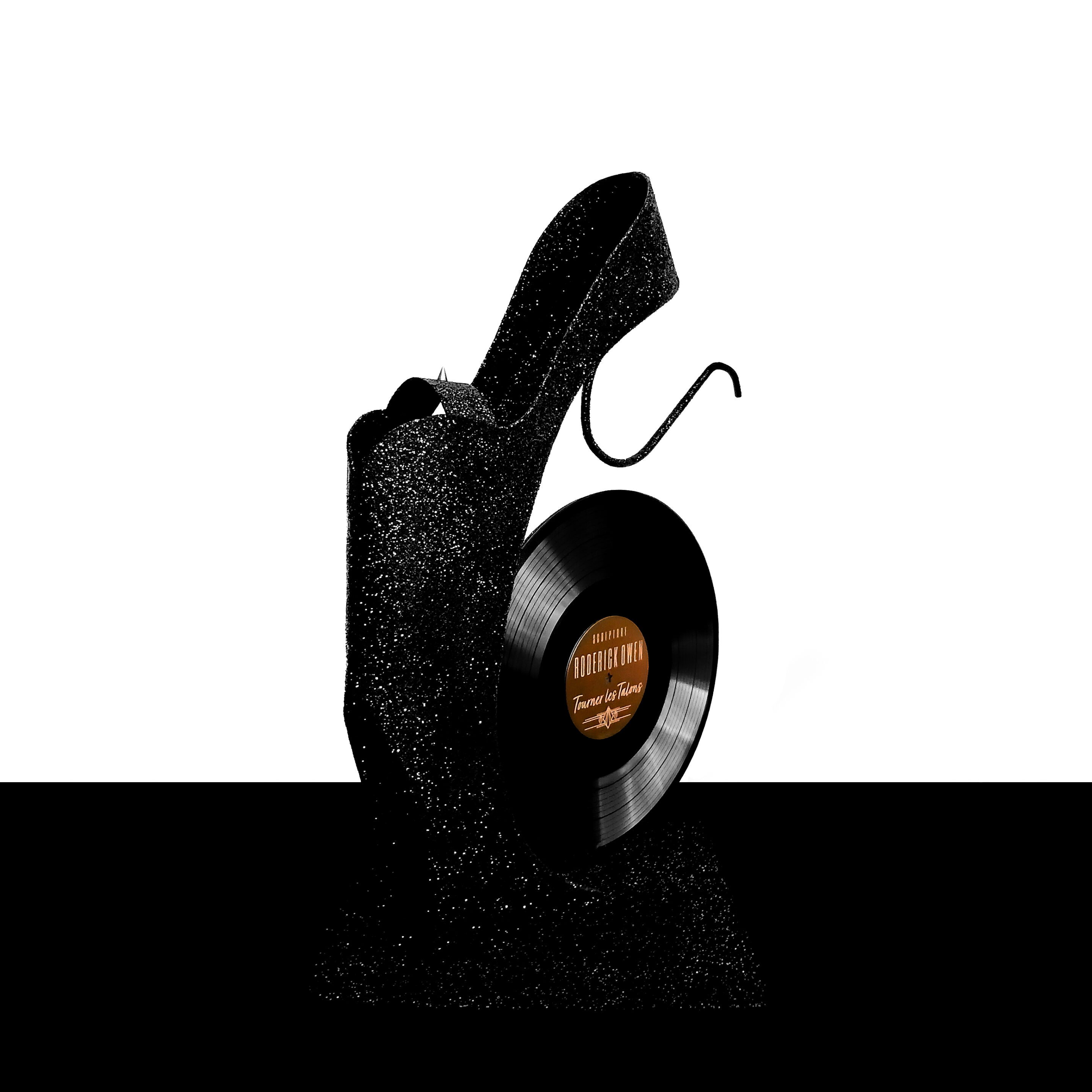 Roderick Owen / Sculpteur / Escarpin d'acier