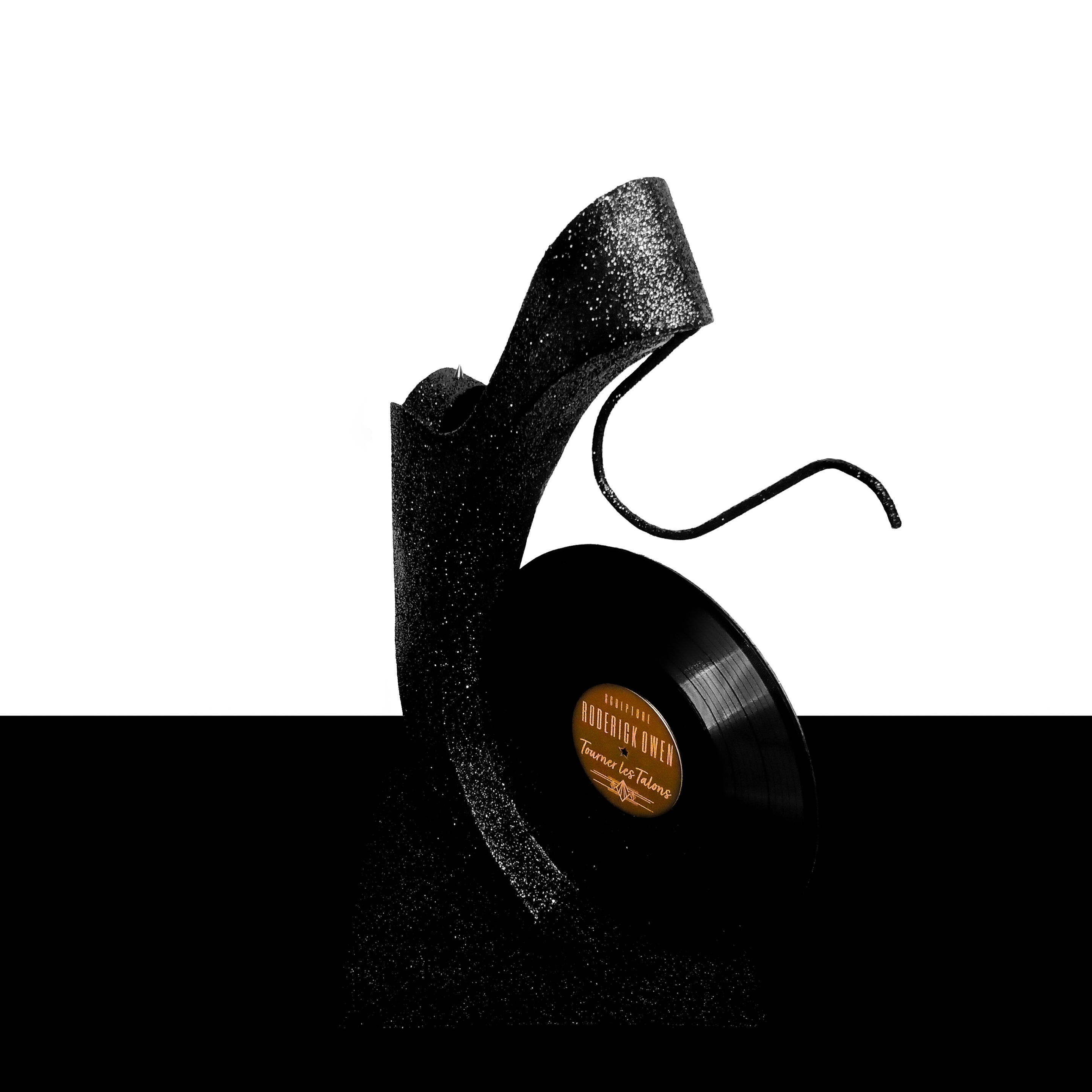 Roderick Owen / Sculpteur / Escarpin d'acier
